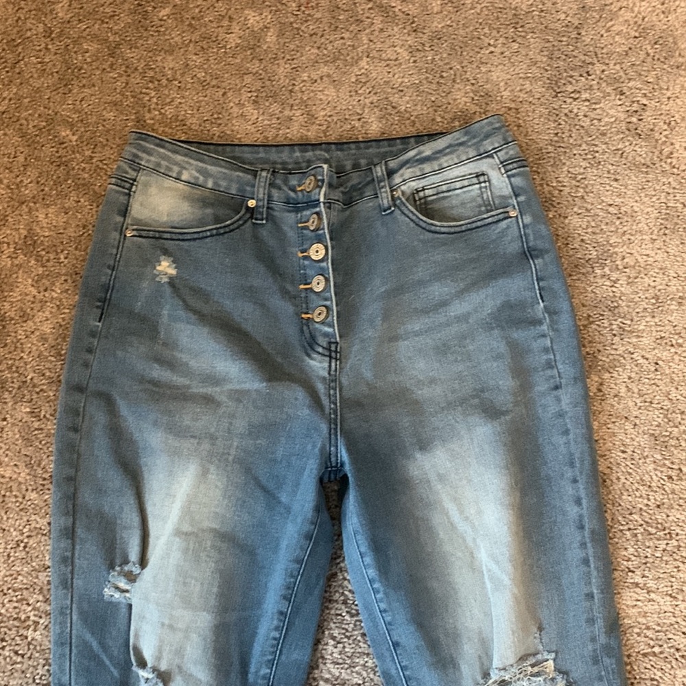 Large button fly Jean. - Picture 2 of 2